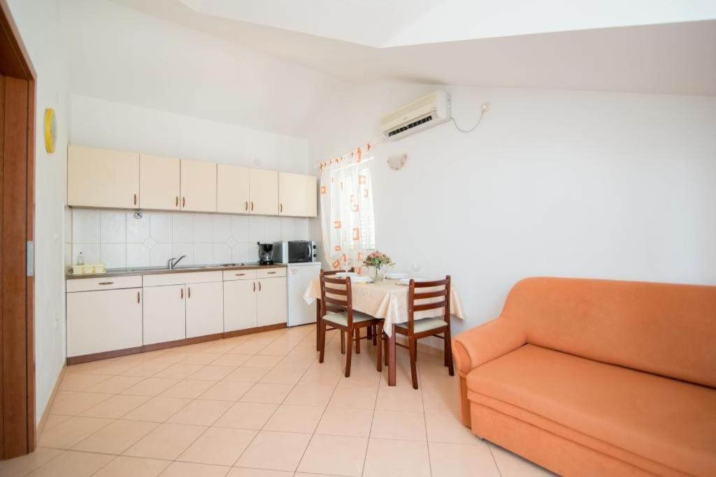 סופטאר Apartments Batinic מראה חיצוני תמונה